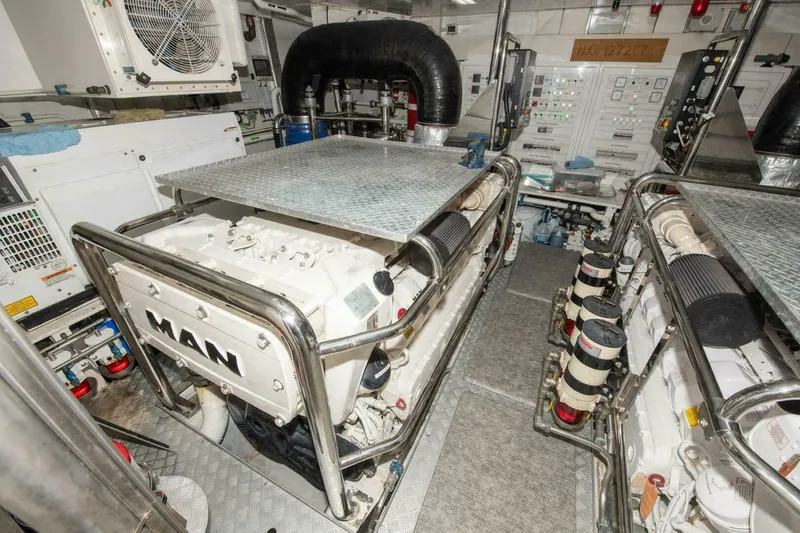 Slide: The Image of Azimut Flybridge 2017 - 5093483