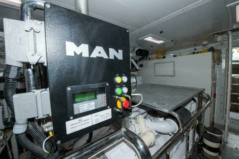 Slide: The Image of Azimut Flybridge 2017 - 5093487