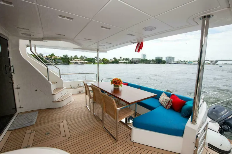 Slide: The Image of Azimut Flybridge 2017 - 5093453