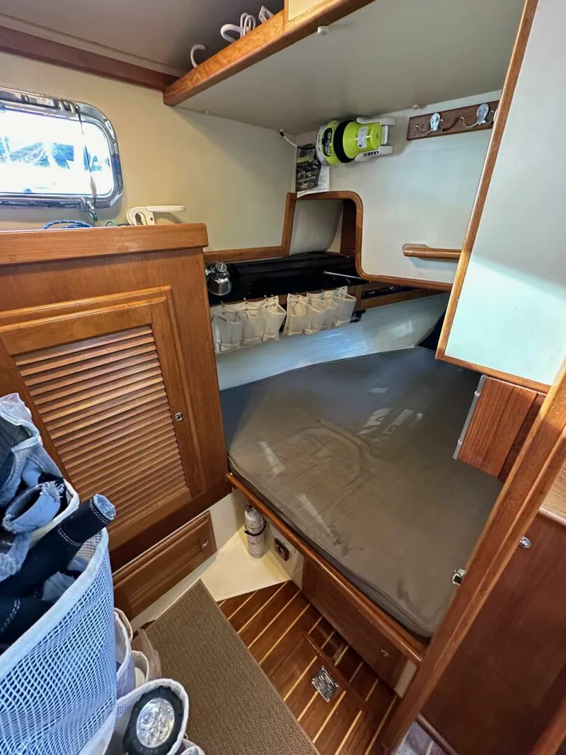 Slide: The Image of Pacific Seacraft 40 Voyager 1998 - 5095894