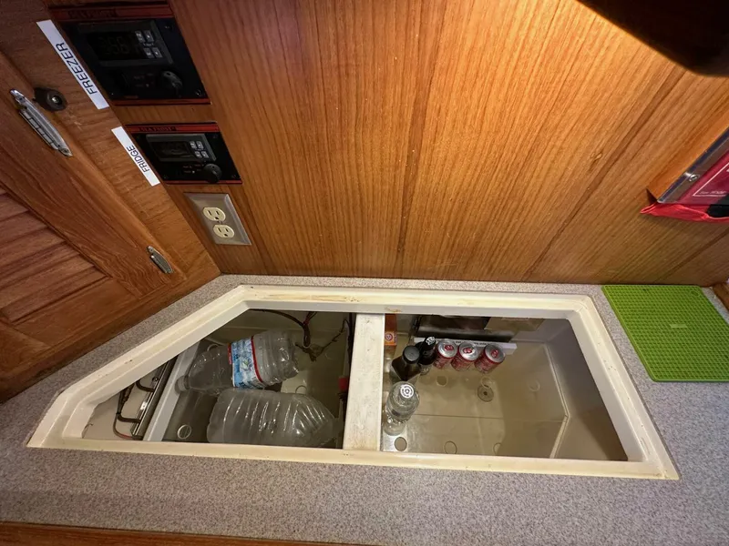 Slide: The Image of Pacific Seacraft 40 Voyager 1998 - 5095900