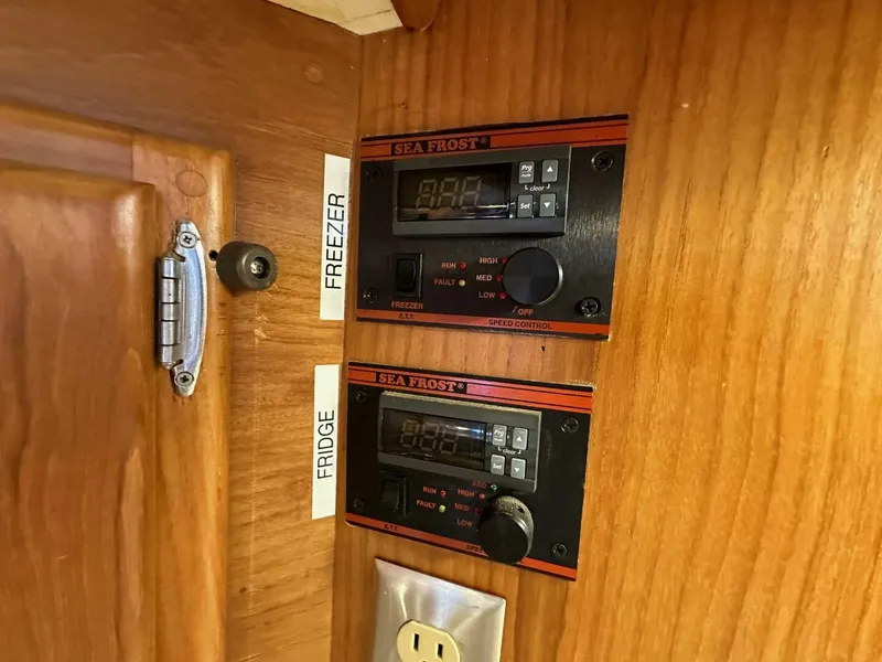 Slide: The Image of Pacific Seacraft 40 Voyager 1998 - 5095903