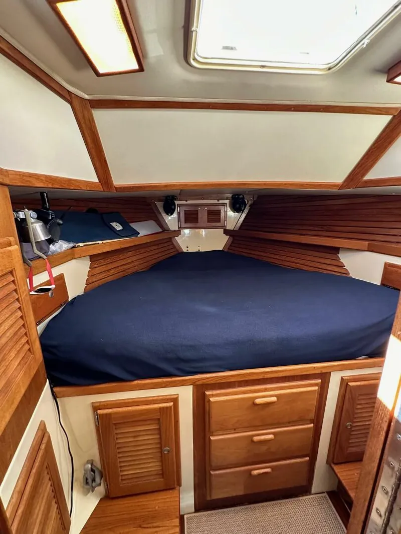 Slide: The Image of Pacific Seacraft 40 Voyager 1998 - 5095917