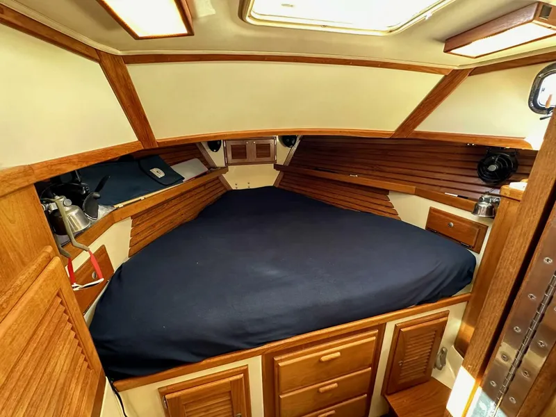 Slide: The Image of Pacific Seacraft 40 Voyager 1998 - 5095918