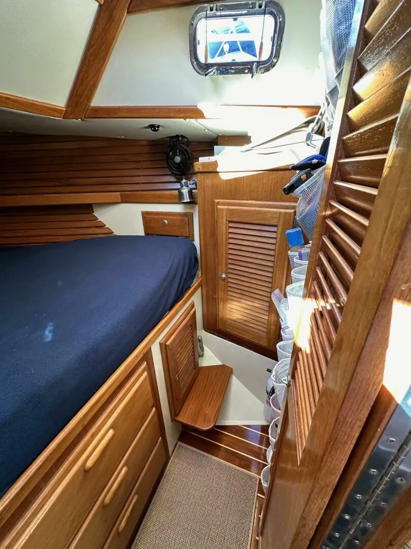 Slide: The Image of Pacific Seacraft 40 Voyager 1998 - 5095919