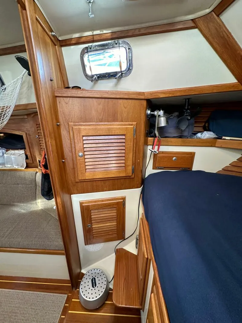 Slide: The Image of Pacific Seacraft 40 Voyager 1998 - 5095920