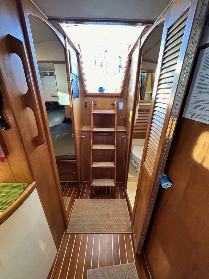 Slide: The Image of Pacific Seacraft 40 Voyager 1998 - 5095924