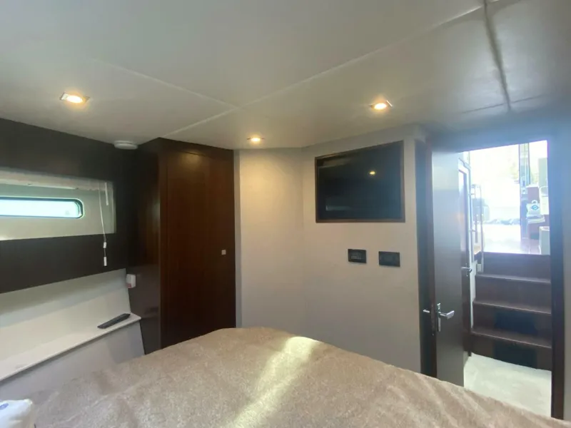 Slide: The Image of Cruisers Yachts 42 Cantius 2023 - 5096503