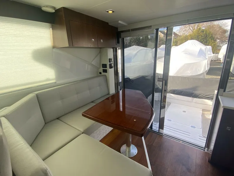 Slide: The Image of Cruisers Yachts 42 Cantius 2023 - 5096498