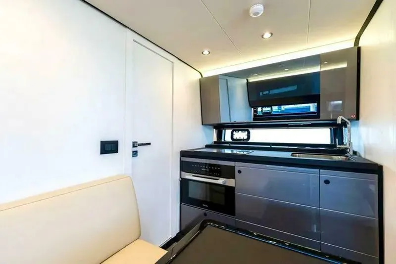 Slide: The Image of Azimut 47 Verve 2023 - 5096724