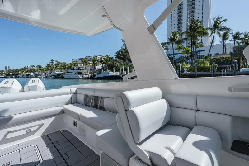 Slide: The Image of Aviara AV36 OB 2023 - 5098110