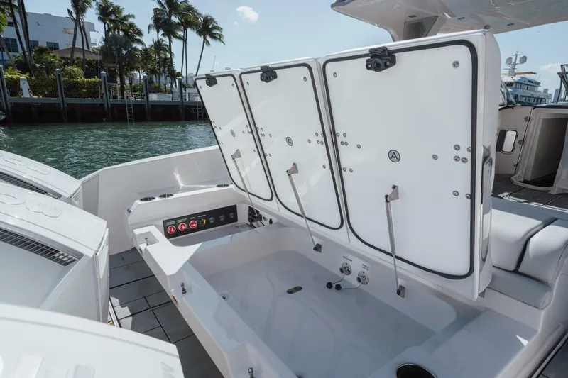 Slide: The Image of Aviara AV36 OB 2023 - 5098139