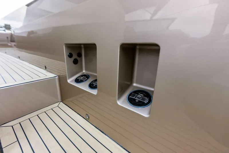 Slide: The Image of Vanquish VQ45 2022 - 5877484