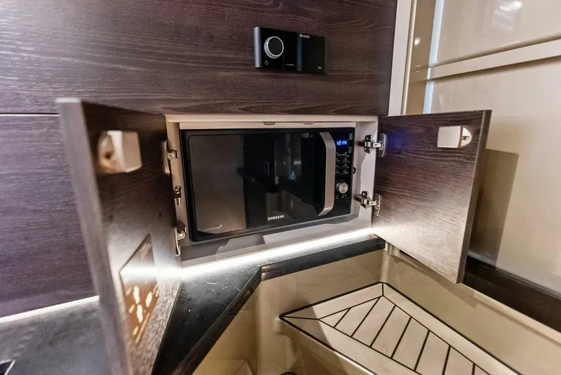 Slide: The Image of Vanquish VQ45 2022 - 5877490