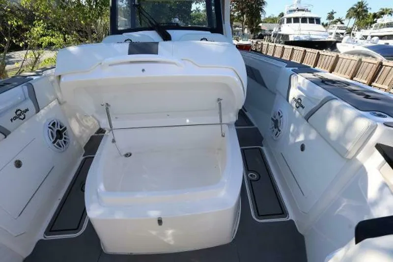 Slide: The Image of Fountain 38 SCX 2023 - 5100853