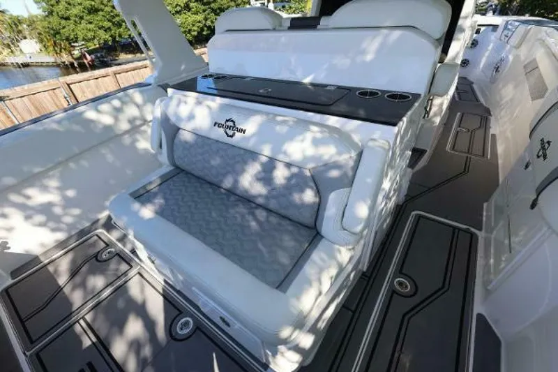 Slide: The Image of Fountain 38 SCX 2023 - 5100854