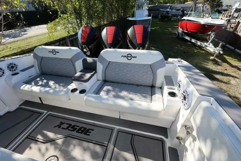 Slide: The Image of Fountain 38 SCX 2023 - 5100855