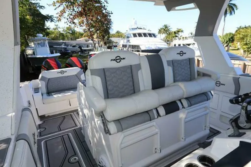 Slide: The Image of Fountain 38 SCX 2023 - 5100856