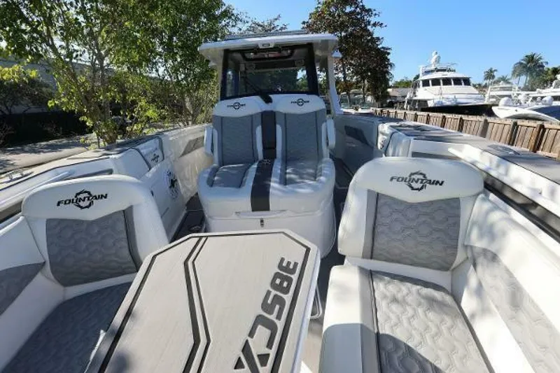 Slide: The Image of Fountain 38 SCX 2023 - 5100852