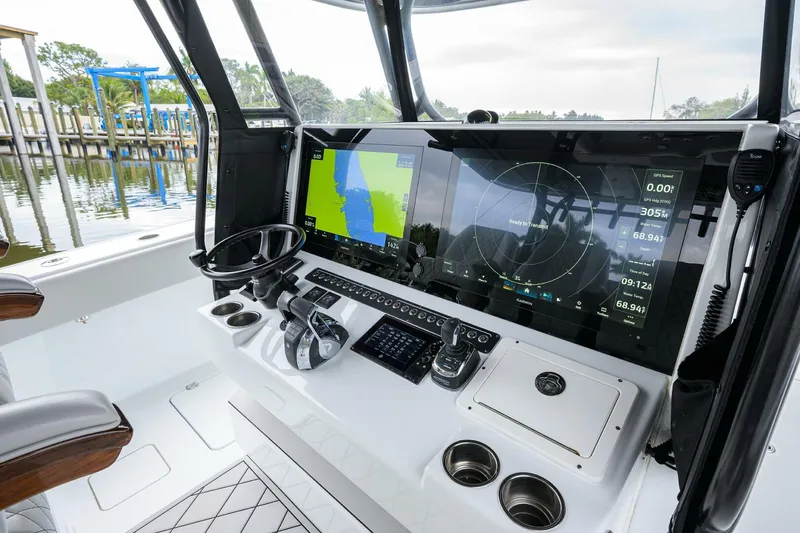 Slide: The Image of Freeman 42 LR Nitsa - Helm 2023 Freeman 42 LR Nitsa - 5101863