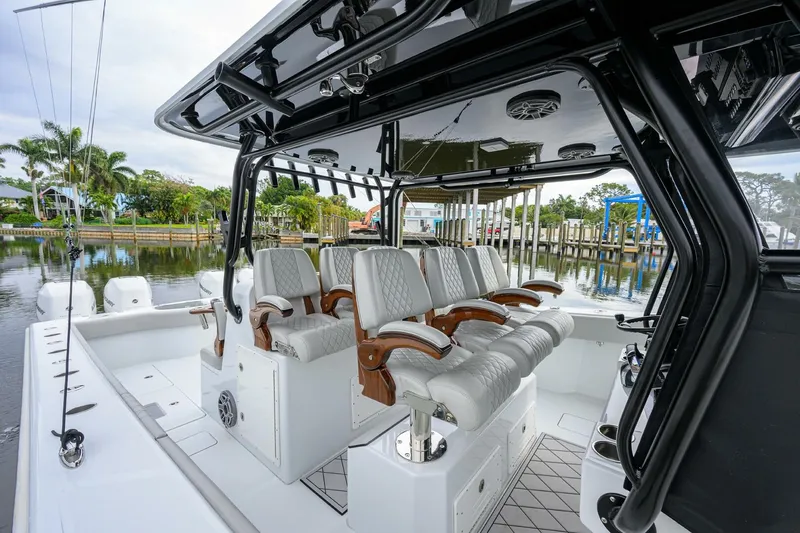 Slide: The Image of Freeman 42 LR Nitsa - Helm Chairs 2023 Freeman 42 LR Nitsa - 5101868