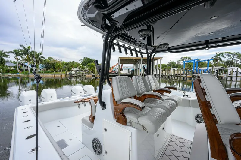 Slide: The Image of Freeman 42 LR Nitsa - Helm 2023 Freeman 42 LR Nitsa - 5101869