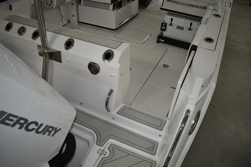 Slide: The Image of Blackfin 252 DC 2025 - 5103064