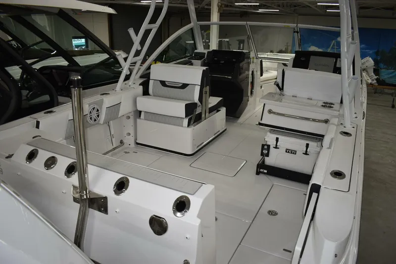 Slide: The Image of Blackfin 252 DC 2025 - 5103065