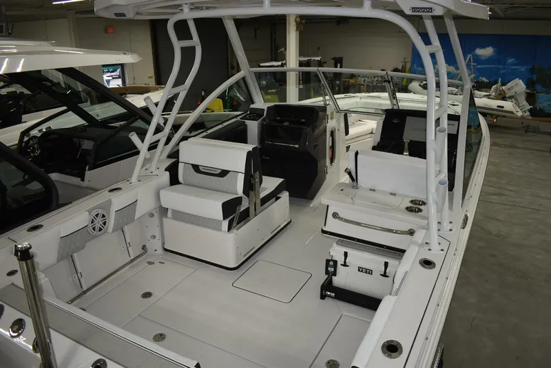 Slide: The Image of Blackfin 252 DC 2025 - 5103066