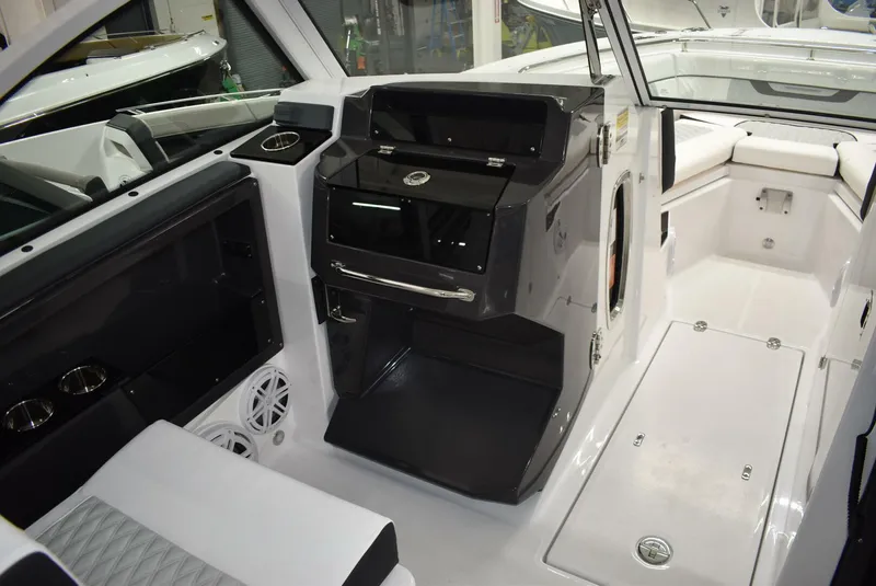 Slide: The Image of Blackfin 252 DC 2025 - 5103092