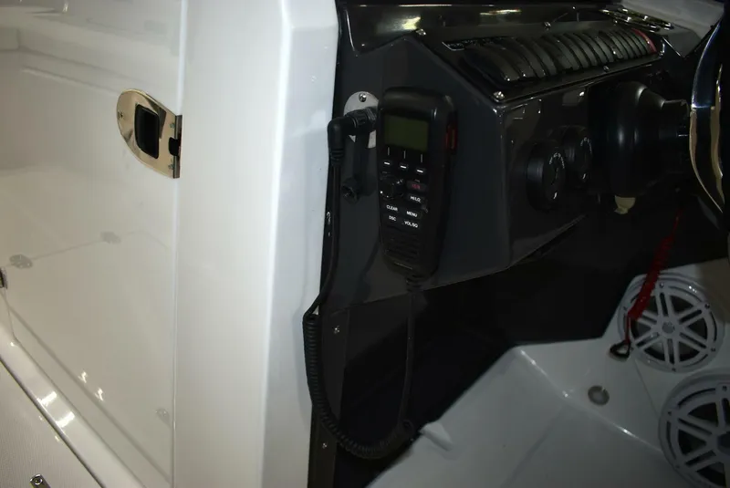 Slide: The Image of Blackfin 252 DC 2025 - 5103109