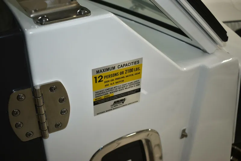 Slide: The Image of Blackfin 252 DC 2025 - 5103110