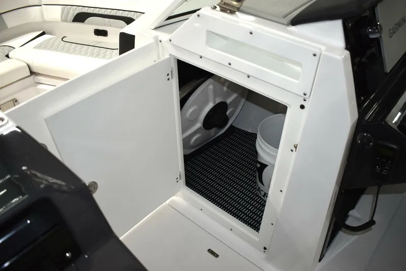 Slide: The Image of Blackfin 252 DC 2025 - 5103114