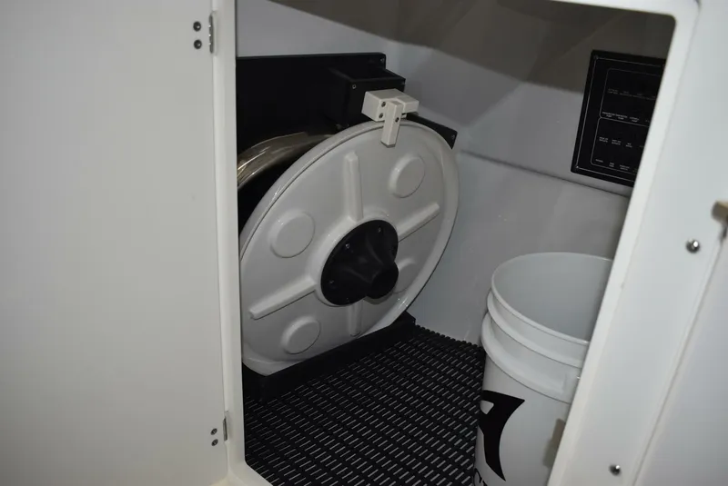 Slide: The Image of Blackfin 252 DC 2025 - 5103115