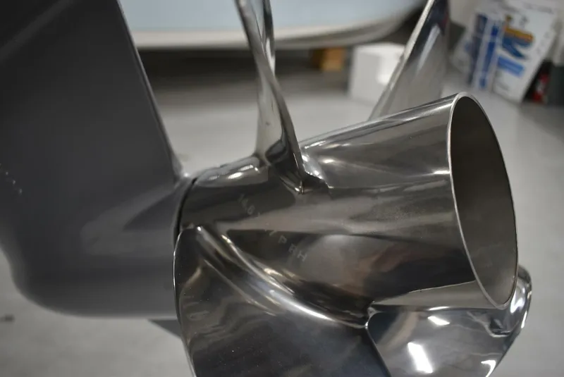 Slide: The Image of Blackfin 252 DC 2025 - 5103130