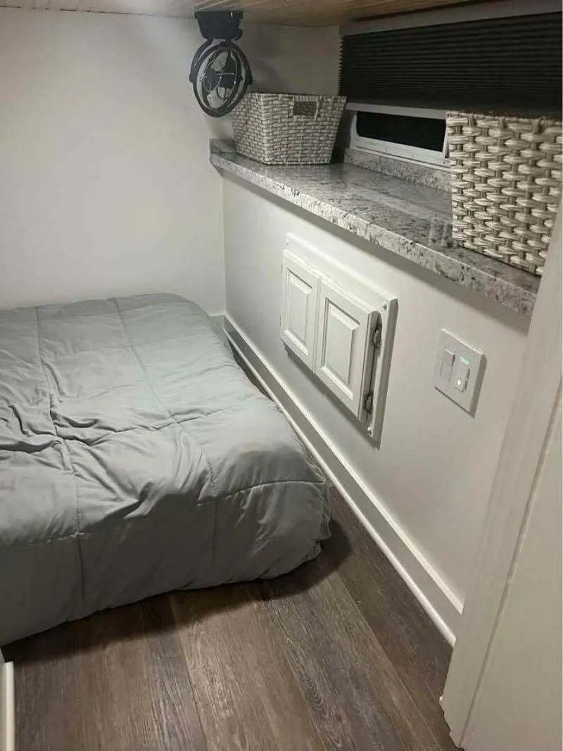 Slide: The Image of Sharpe 68 1999 - 5105160