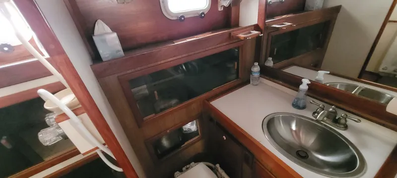 Slide: The Image of Duffy Flybridge Cruiser 1985 - 5103350