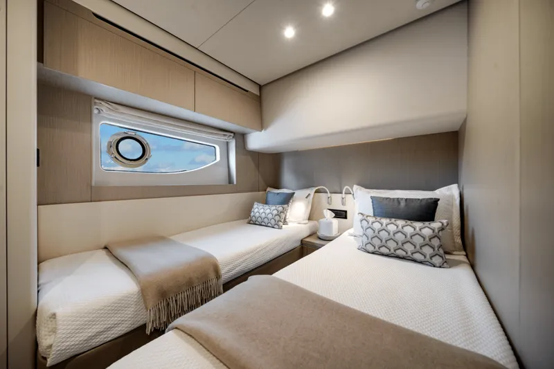 Slide: The Image of Azimut 68 FLY 2023 - 5420515