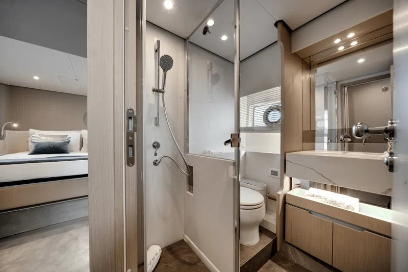 Slide: The Image of Azimut 68 FLY 2023 - 5420516