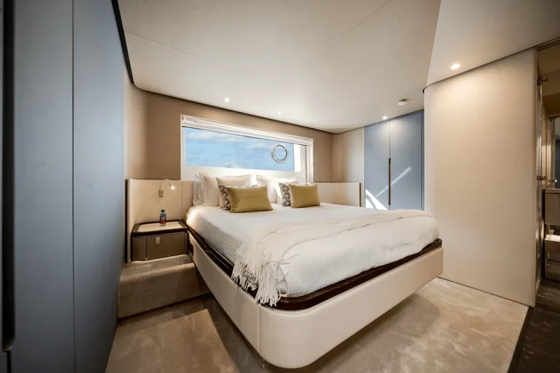 Slide: The Image of Azimut 68 FLY 2023 - 5420518