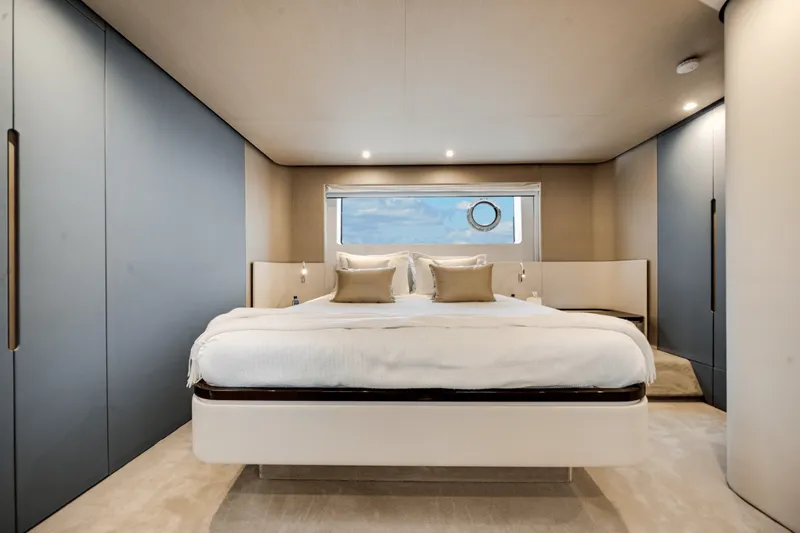 Slide: The Image of Azimut 68 FLY 2023 - 5420519