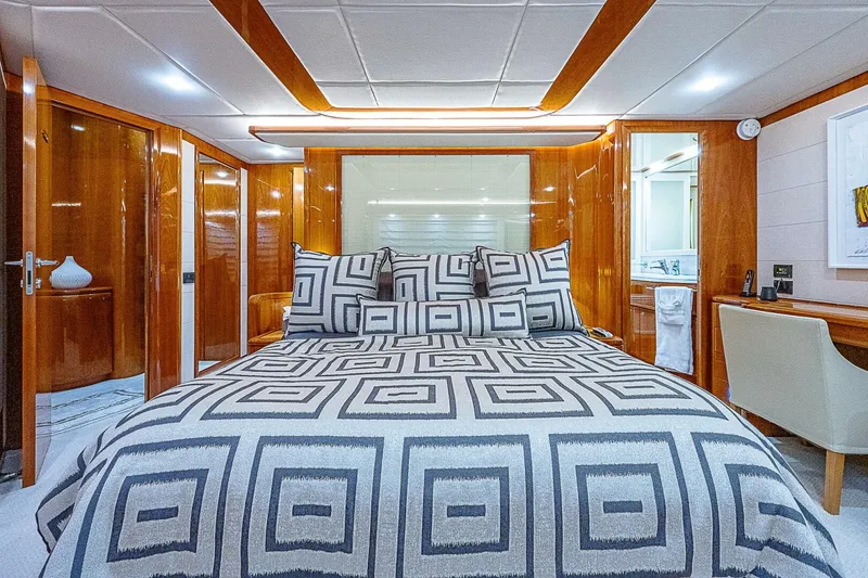 Slide: The Image of Ferretti 830 2006 - 5123249