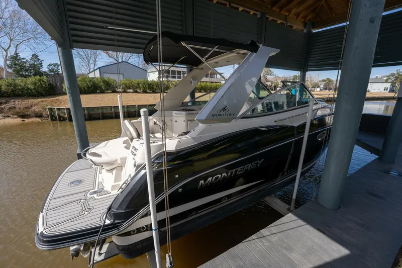 Slide: The Image of Monterey 280 Sport Yacht 2014 - 5107546