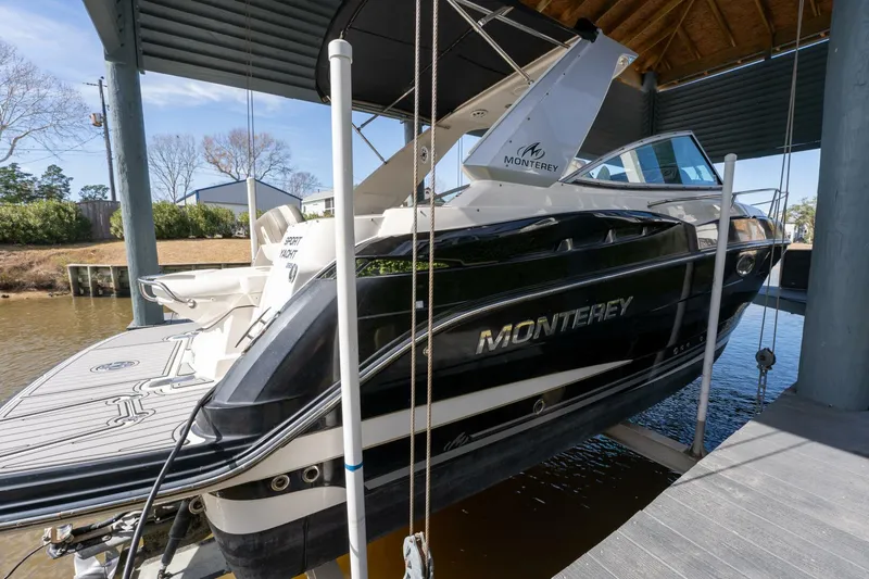 Slide: The Image of Monterey 280 Sport Yacht 2014 - 5107548