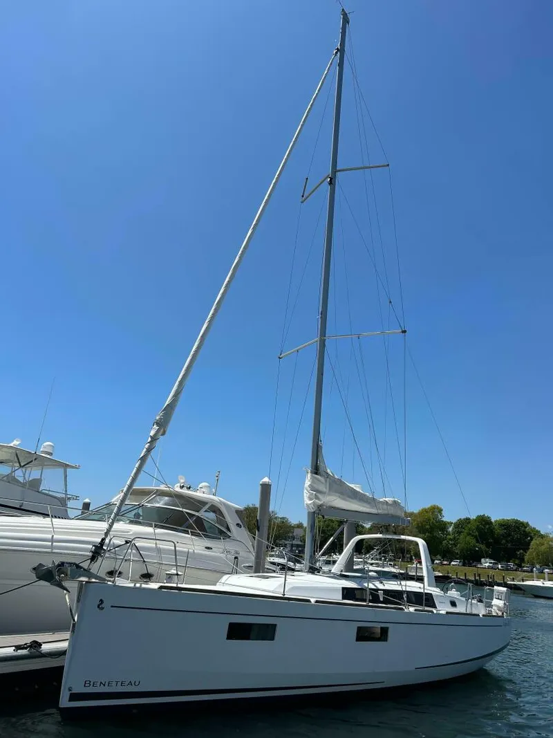 Slide: The Image of Beneteau 38.1 2019 - 5107444