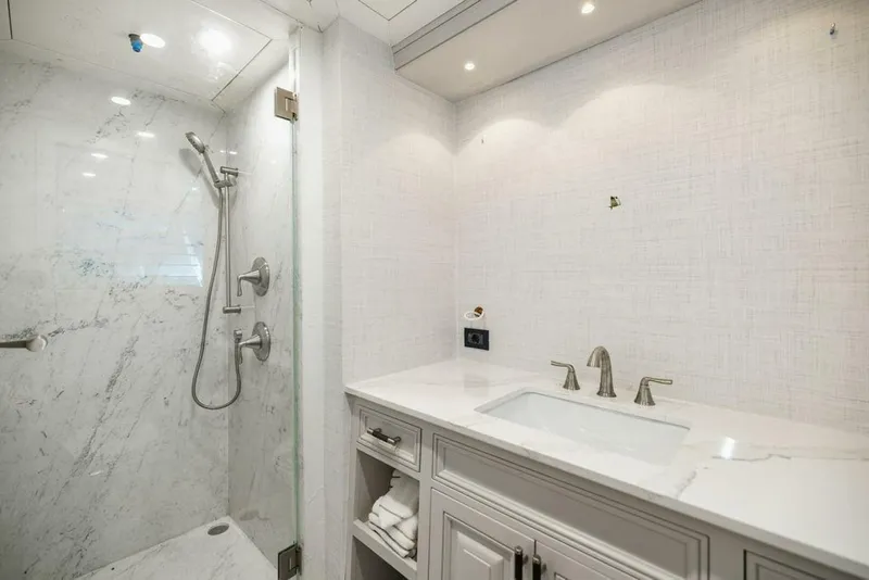 Slide: The Image of Mengi Yay 115 MY 2011 - 5111620