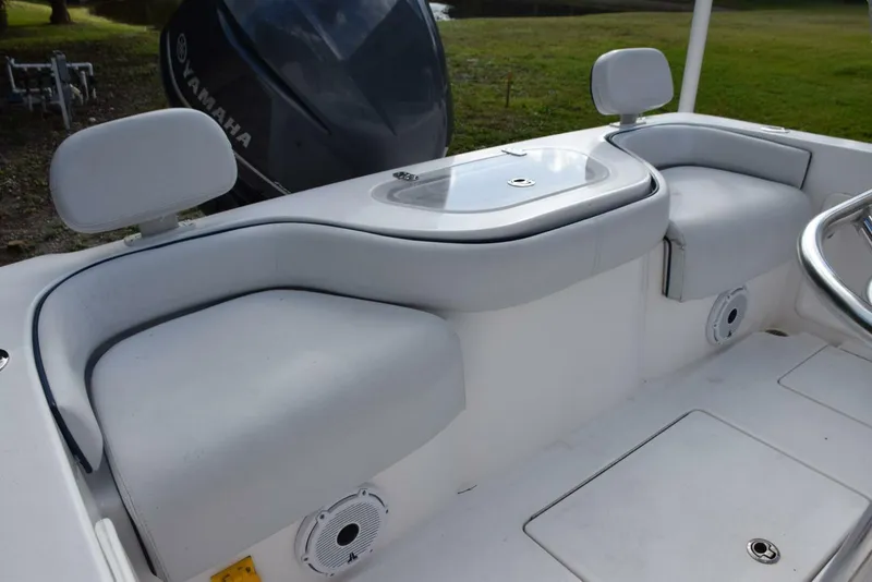 Slide: The Image of Rear Molded Seats and Transom Livewell - 5107822