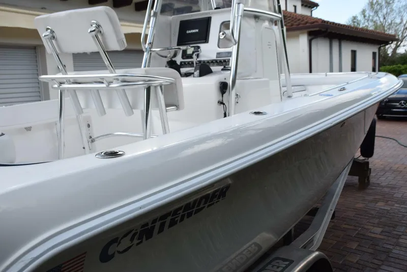 Slide: The Image of Nicely Polished with White Rub Rail - 5107812