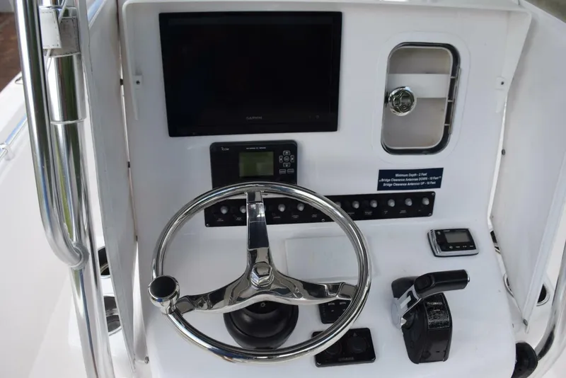 Slide: The Image of Garmin Touchscreen GPS/Chartplotter/Depth Sounder - 5107814