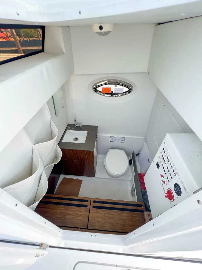 Slide: The Image of Wellcraft 302 2024 - 5109286